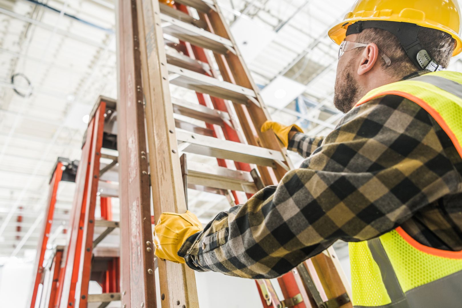 Immagine copertina Scale, lavori in quota e near miss: le nuove priorità per RSPP e HSE Manager tra DL 159/2025 e scadenze 2026