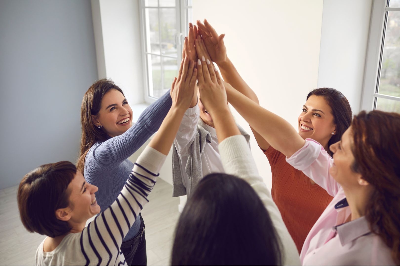 Immagine copertina Leadership femminile e parità: il cambiamento inizia dalle parole, dai gesti e dalla consapevolezza. Ecco tre corsi per agire subito.