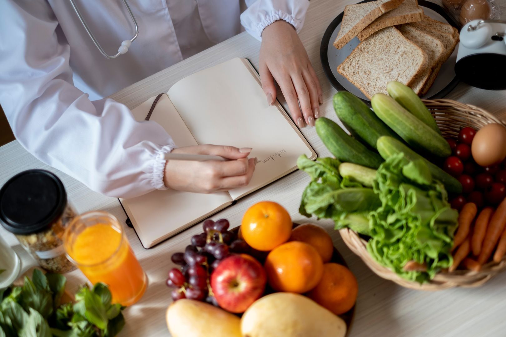 Mangiare bene, muoversi meglio: la sicurezza che parte dallo stile di vita