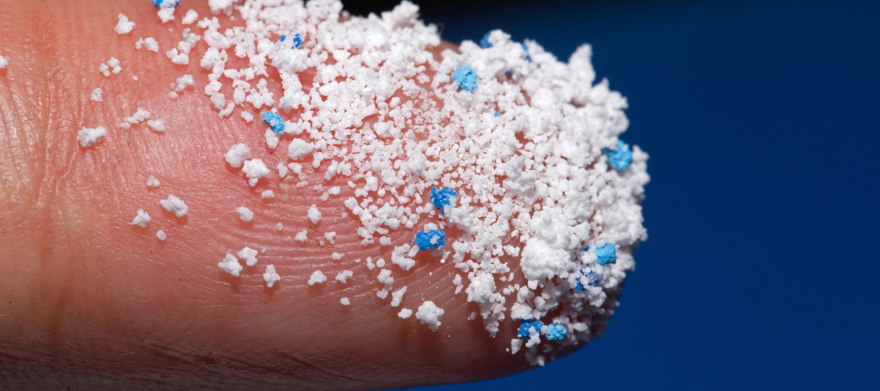 Regolamento UE 2023/2055 sulle microplastiche: come capire se la tua azienda è soggetta agli obblighi